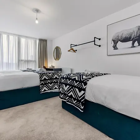 Earthy Elegance: Nature Inspired Flat In Prime Location London Exterior photo