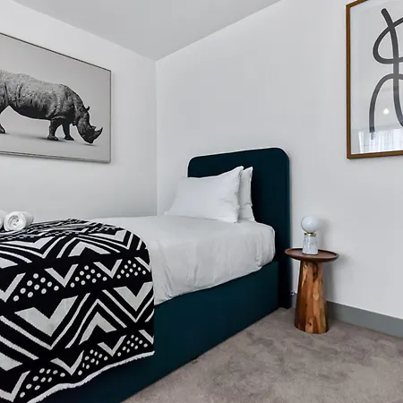 Earthy Elegance: Nature Inspired Flat In Prime Location London Exterior photo